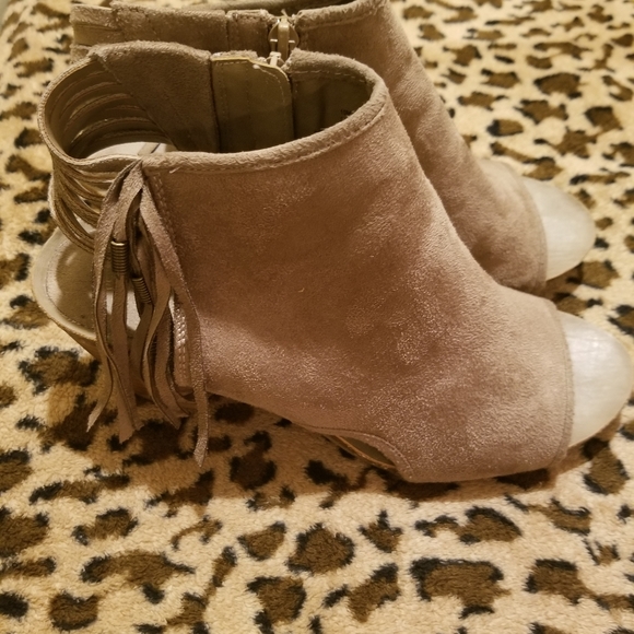 Shoes - Picture 2 of 3